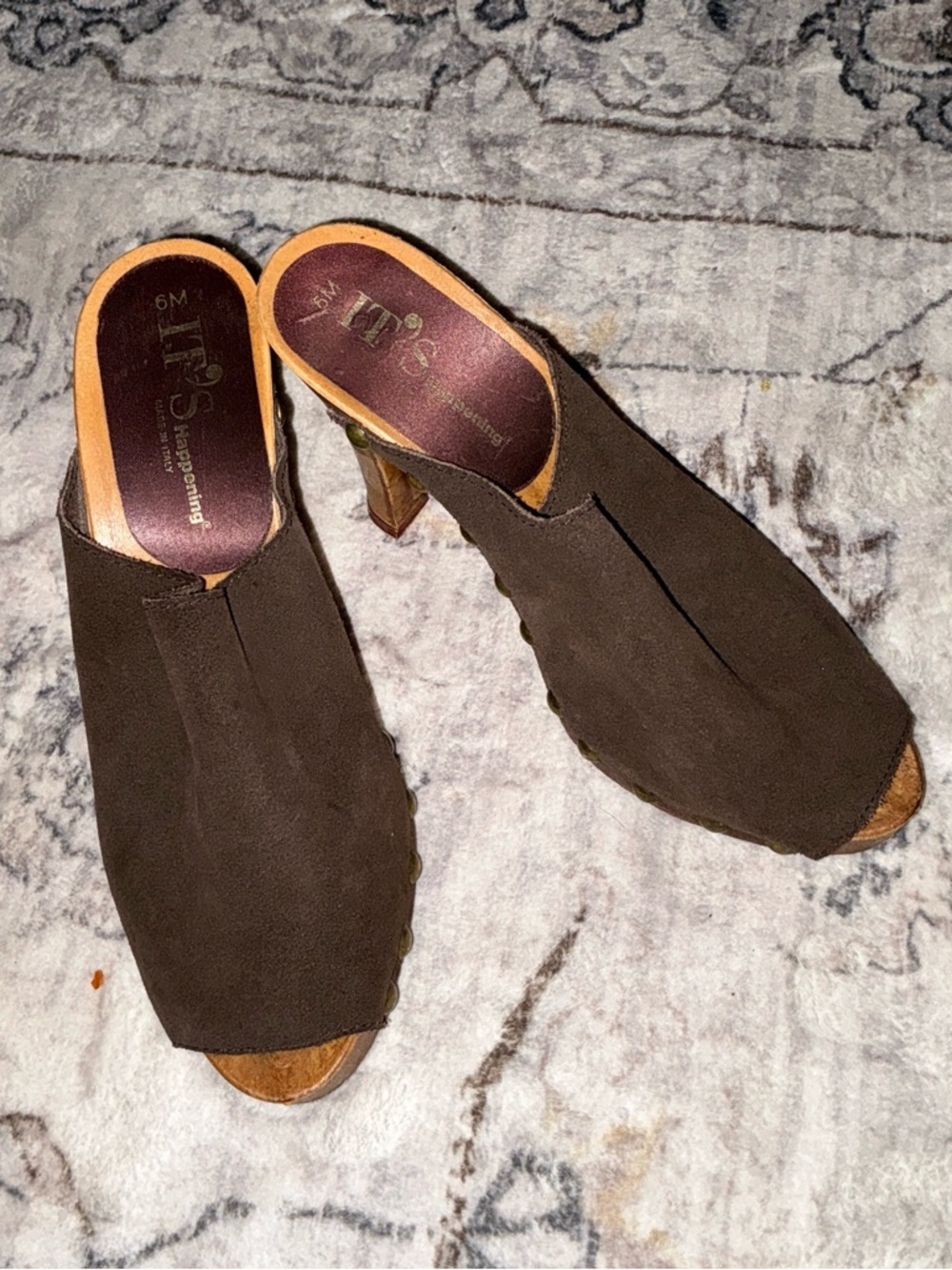 Y2K IT'S Happening Brown Suede Slip-On Clogs - Picture 3 of 4